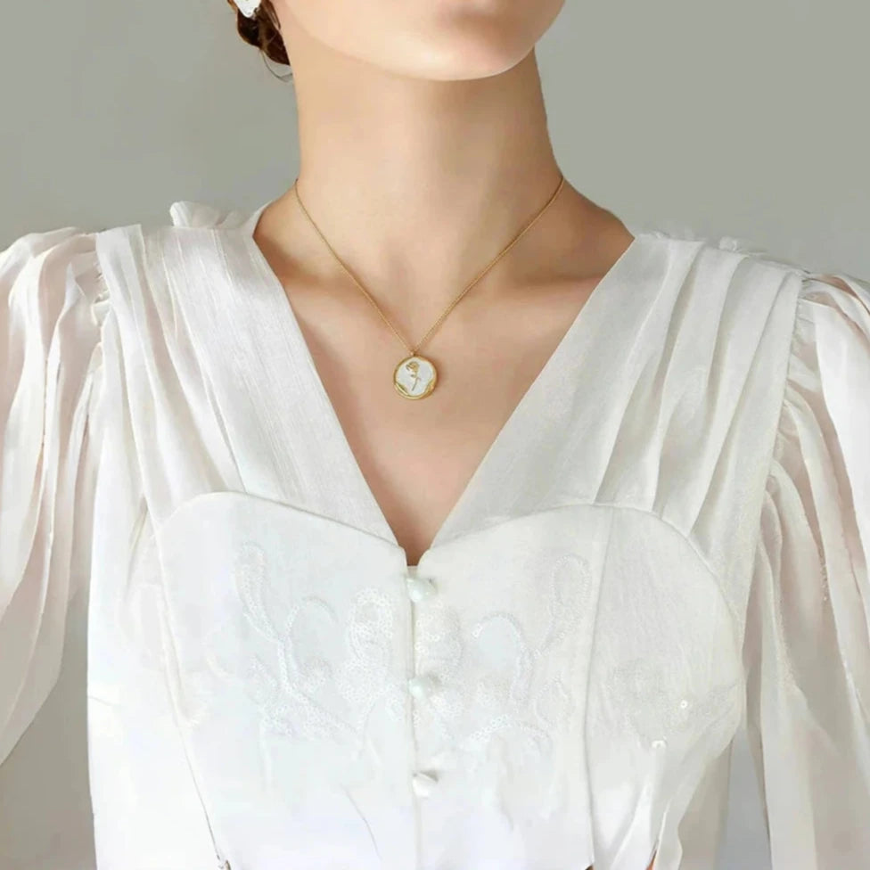 Rosa Warda Pendant Necklace