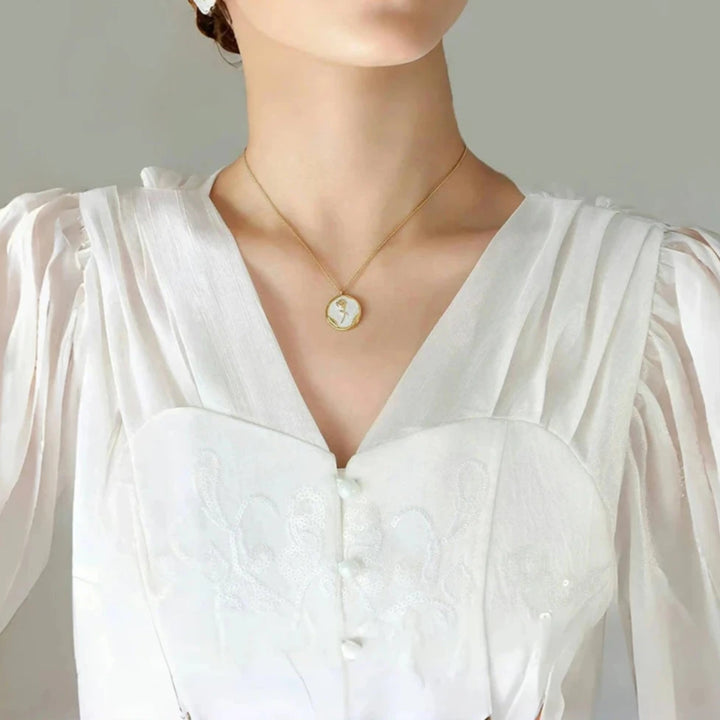 Rosa Warda Pendant Necklace