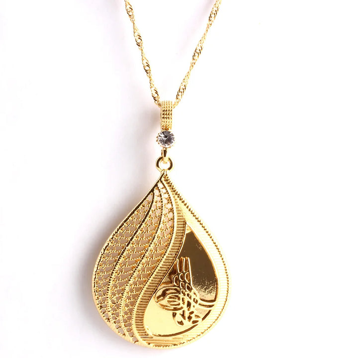 Illuminating Noor Pendant Necklace